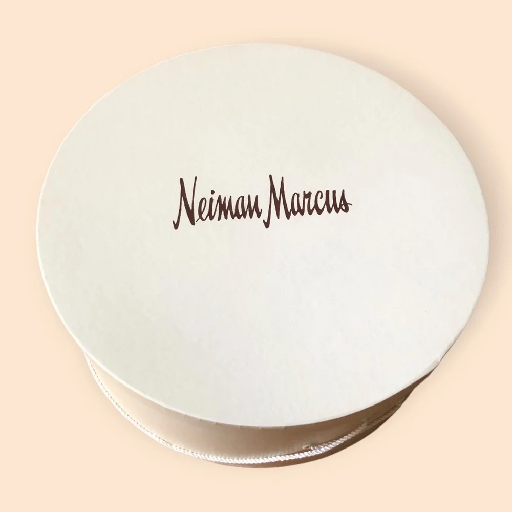Vintage Neiman Marcus Logo Hat Box Round w/ Handle 16x6.5” Ivory Cream Clean - Picture 5 of 7